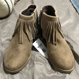 Mossimo supply and Co. size 6 fringe booties.